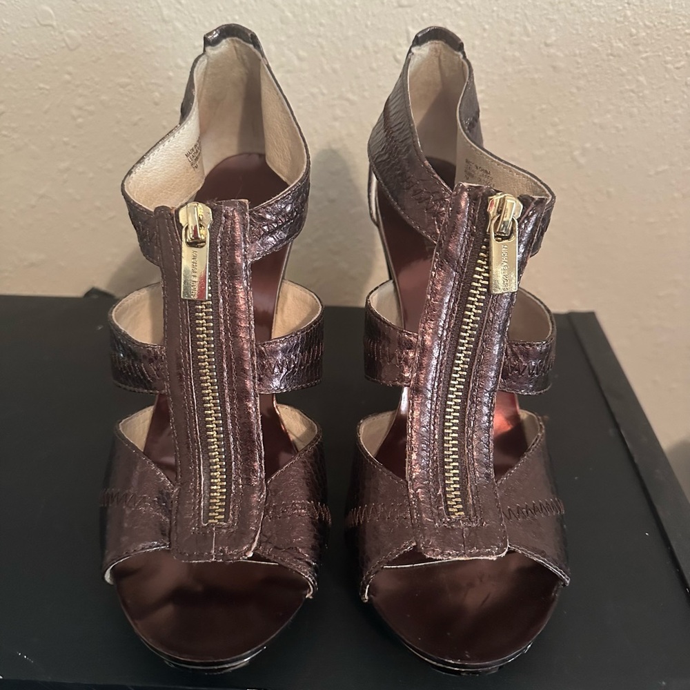 Michael Kors “Berkeley” T-Strap Leather Sandals